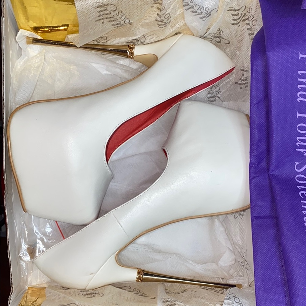 Guilty Soles Elegant Platform Heels - Picture 4 of 14